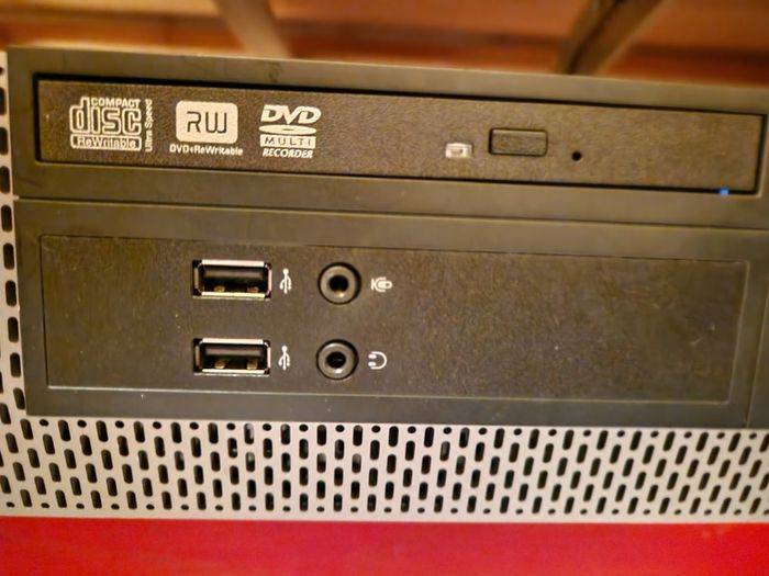 Dell i5 Desktop, 8GB Ram, DELL Monitor,
