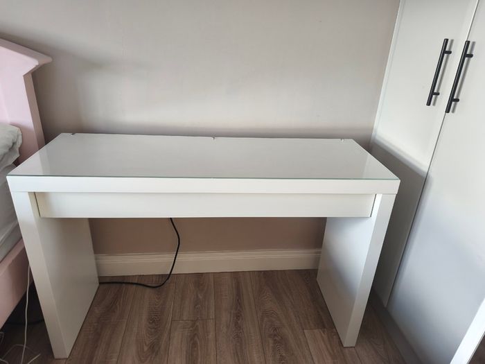 Dressing table