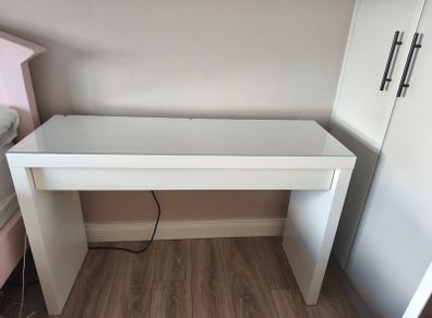 Dressing table