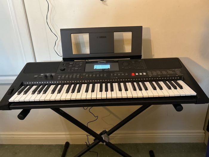 Yamaha PSR-E463 digital keyboard