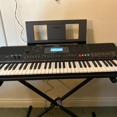 Yamaha PSR-E463 digital keyboard