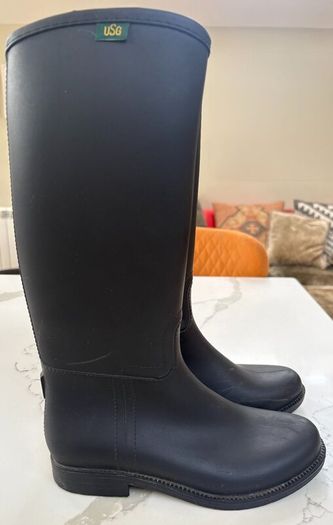 Horse riding gear (approx 9/10yrs)
