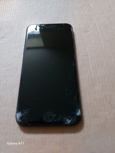 Apple Iphone 7, 32GB, Black, Battery Health 91%, Some screen damage but works fine. Activation lock removed on this phone