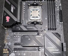 MSI X670E Tomahawk WiFi + Ryzen 7 9800X3D