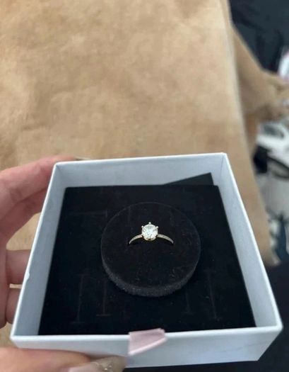 Pandora Gold Ring with Clear Stone comes w gift box