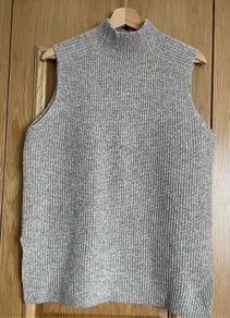 Sleeveless jumper