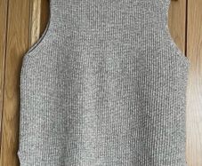 Sleeveless jumper