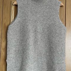 Sleeveless jumper