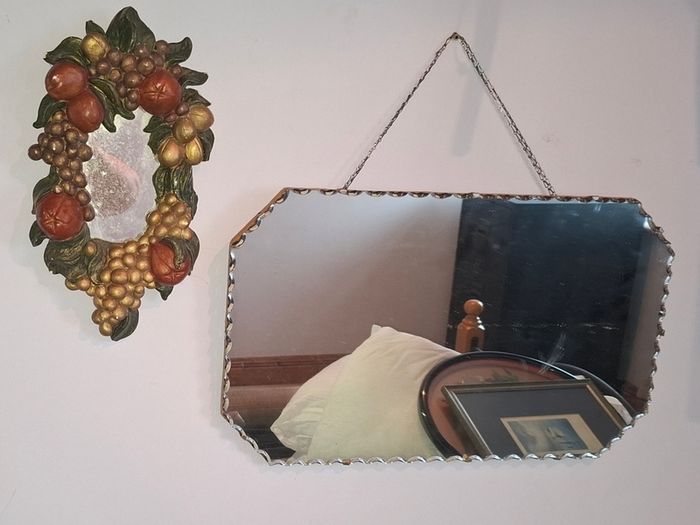 Scalloped edge mirror
