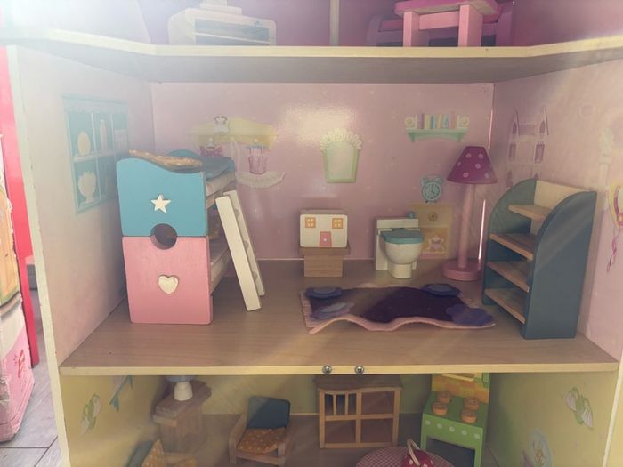 Le Toy Van wooden dolls house
