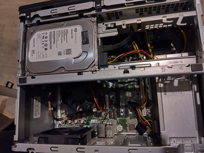 HP ProDesk 600 G3 MT (i5 6th Gen) PC and power cable