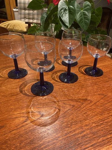 A bundle of Vintage Retro Luminarc Arcoroc Made in France Mid Century Cobalt Stemmed Wine Glasses ( 6 )