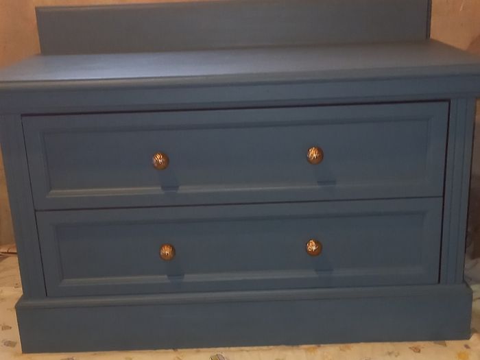 Low boy chest of drawers