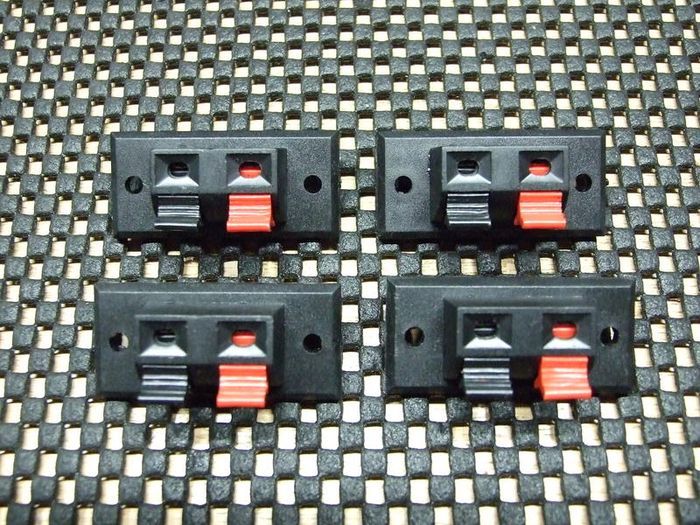Speaker connectors (4Pcs)