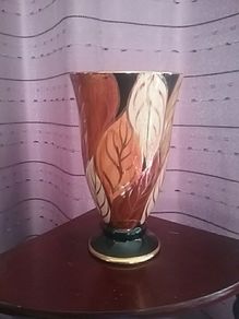 Black Leafy Vase