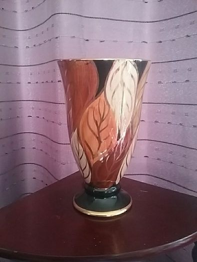 Black Leafy Vase