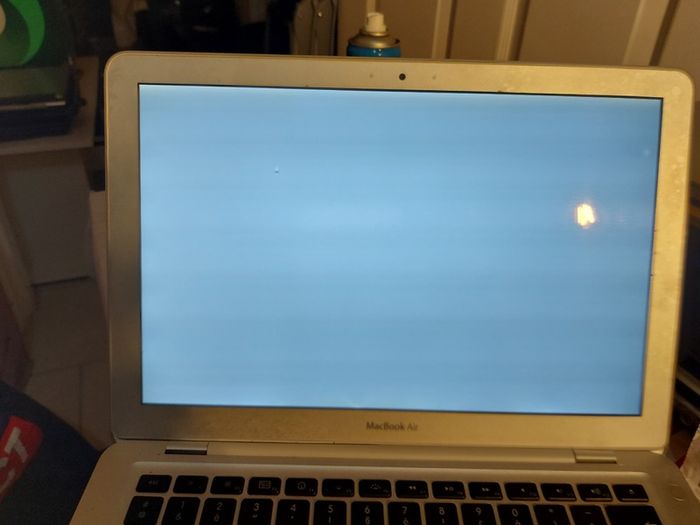 MacBook Air 13 inch, A1237, excellent cosmetic Condition, Password Locked
