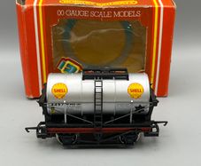 Hornby Railways OO Gauge Shell/BP Tank Wagon Shell/BP Silver R.245