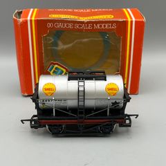 Hornby Railways OO Gauge Shell/BP Tank Wagon Shell/BP Silver R.245
