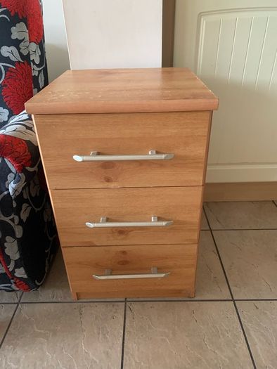 2 free lockers