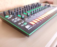Roland TR-8