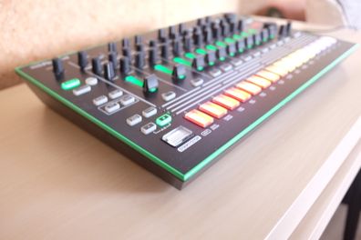 Roland TR-8