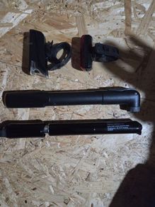 bike front and back light with 2 air pumps, good condition