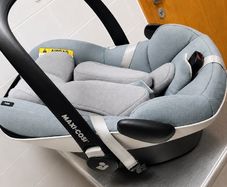 Maxi-Cosi infant car pebble