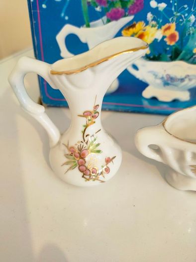 Vintage miniature vase set.
