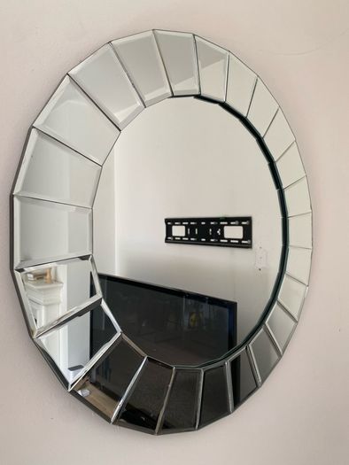 Decorative round mirror