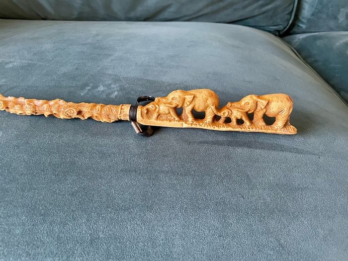 Vintage 1970s Repro Hand Carved Shoehorn with Elephant Motif Handle in sturdy Resin