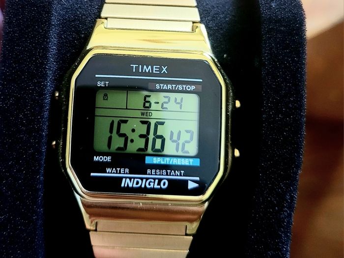 Timex T78677. 915/8180 - Gold Indiglo