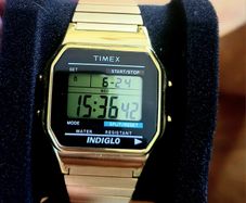 Timex T78677. 915/8180 - Gold Indiglo