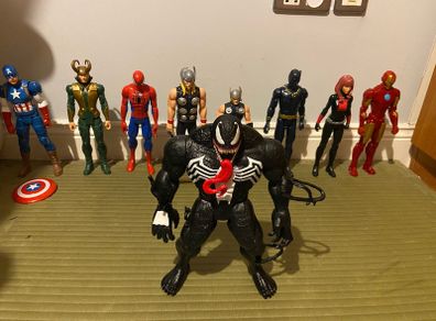 Large Marvel Figures Lot