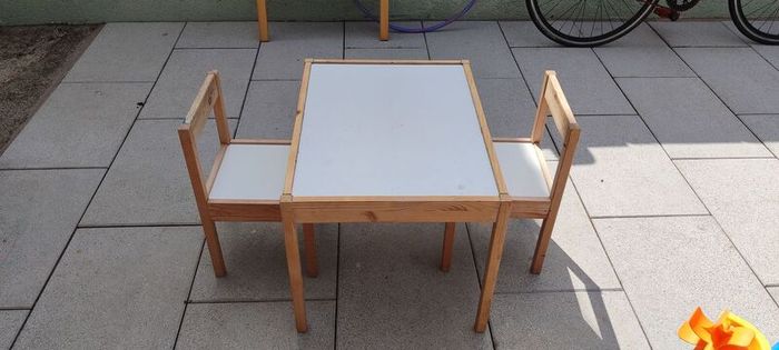Kids table and chairs