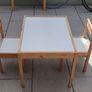 Kids table and chairs Image 3