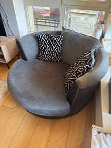 Cuddler Swivel