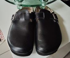 Leather clogs