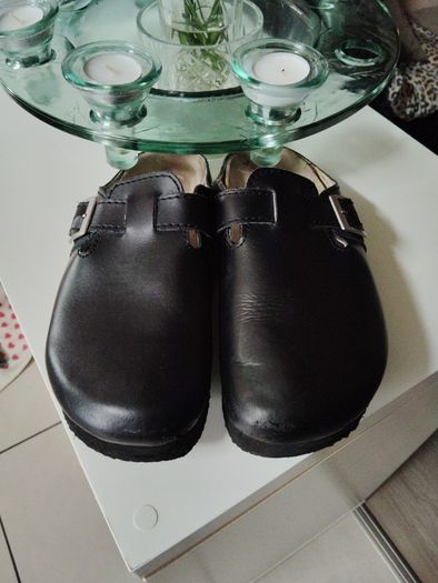 Leather clogs