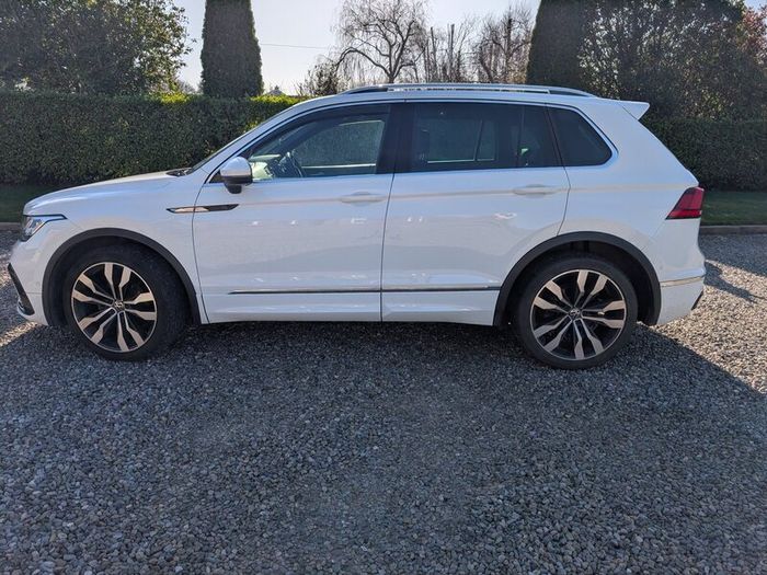2022 VW Tiguan R-Line 2.0 TDI 150 BHP | Pan Roof