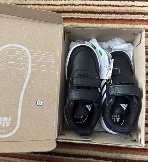 Adidas Unisex shoe