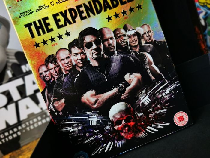 The Expendables ! DVD ! with Gold Foil Slipcase ! 2010 ! Sylvester Stalone ! Jason Statham ! Bruce Willis !