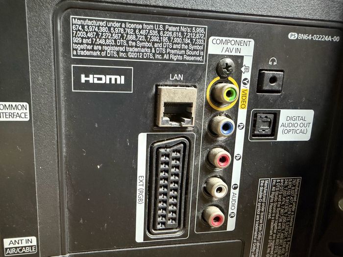 Samsung 32-Inch HD TV (Google Chromecast)