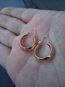 9k Gold hooped Earrings(1.9 grams)