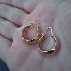 9k Gold hooped Earrings(1.9 grams)