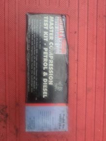 Sealeypetrol and diesel engine compression tester