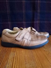Clarks beige leather velcro shoes boys 2 1/2 F