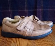 Clarks beige leather velcro shoes boys 2 1/2 F