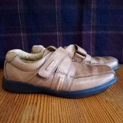 Clarks beige leather velcro shoes boys 2 1/2 F