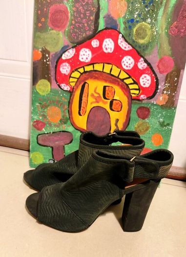 PRICE DROP Quick sale Aldo heels size 7